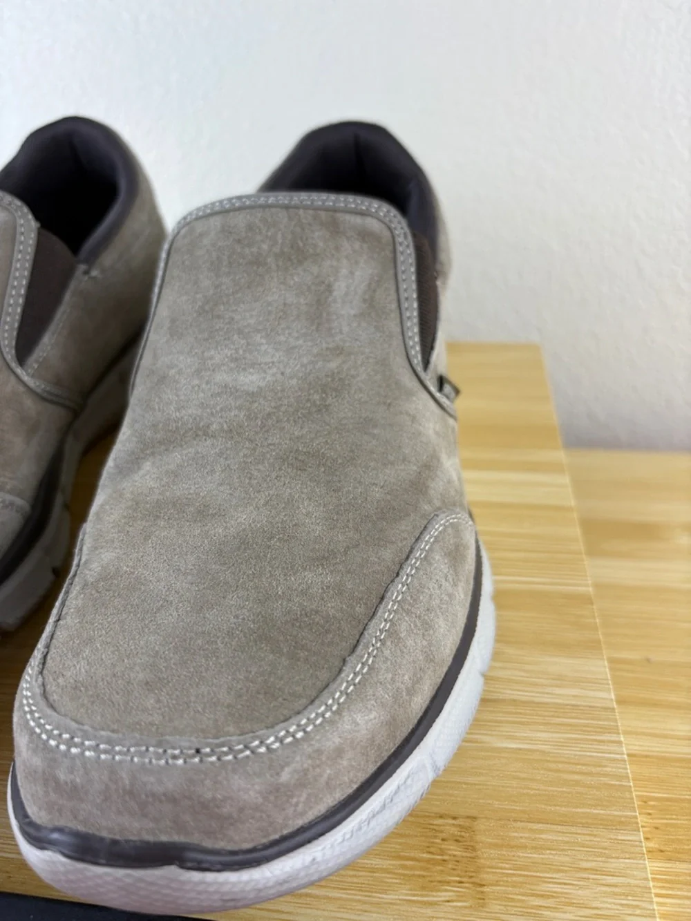 Skechers Men’s Equalizer - Mind Game Suede Walking Sneakers Slip-On Size 10